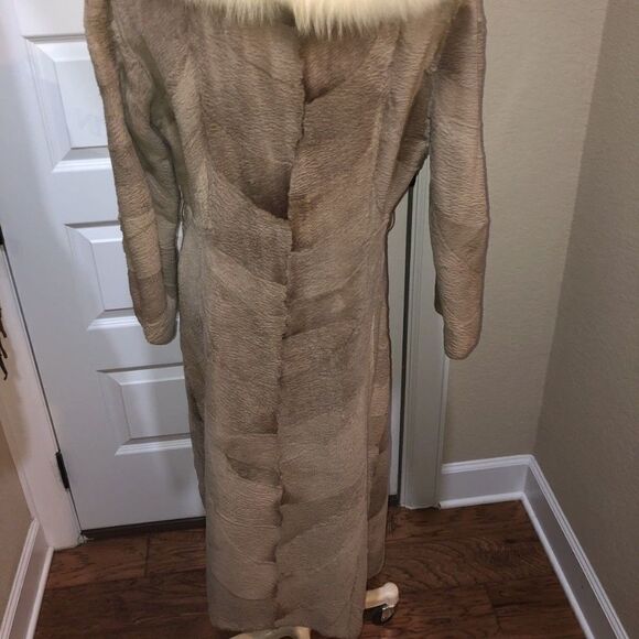 Sheared Beaver Coat with‎ Huge Fox Collar - Picture 6 of 8